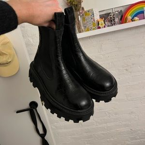 Simon Miller Scrambler Lug-Sole Croc-Embossed Leather Chelsea Boots